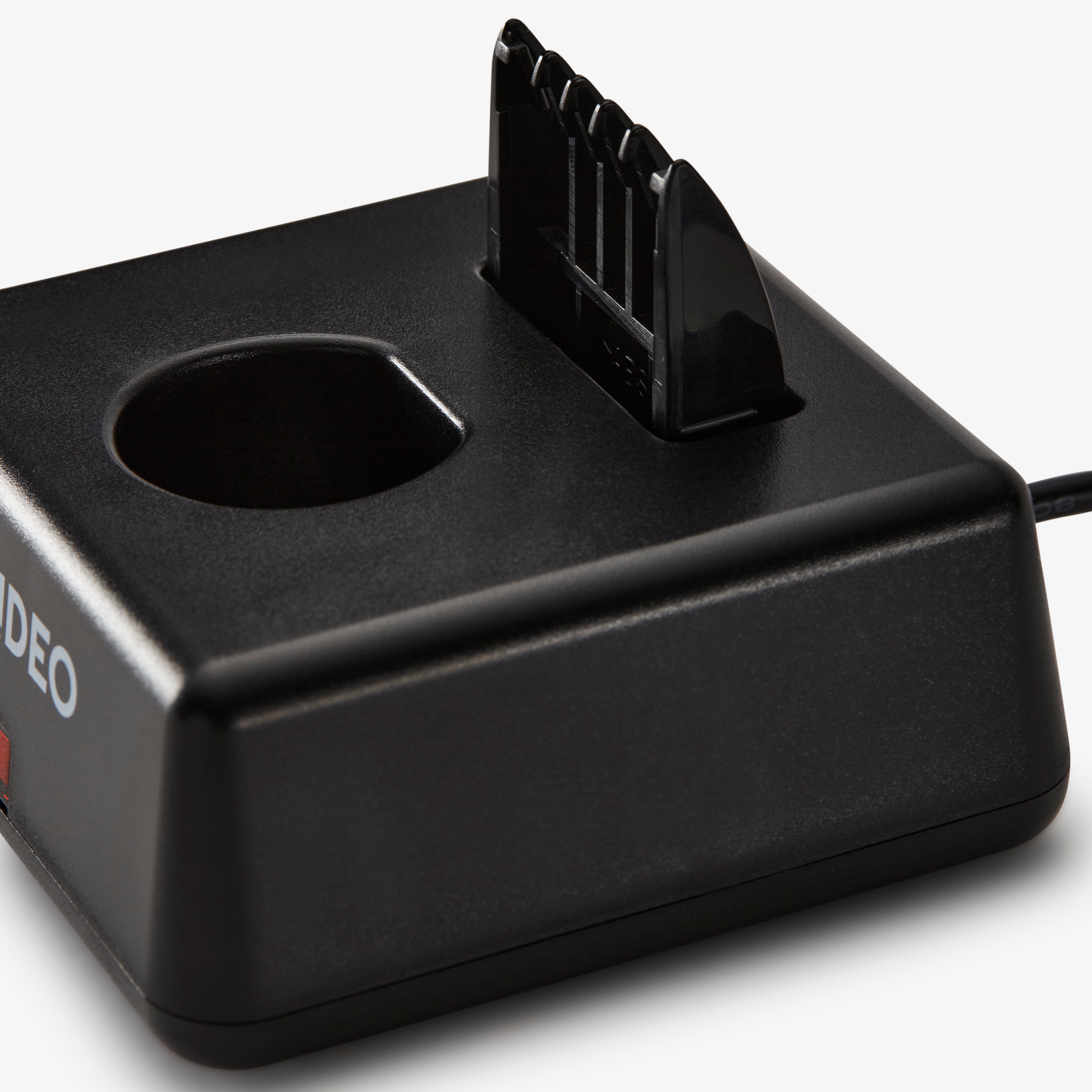 TONDEO Eco Plus Black Estación de carga y accesorio para cortapelo: cortapelo profesional inalámbrico con batería de larga duración, diseño ergonómico y gran potencia de corte para peluqueros y barberos.