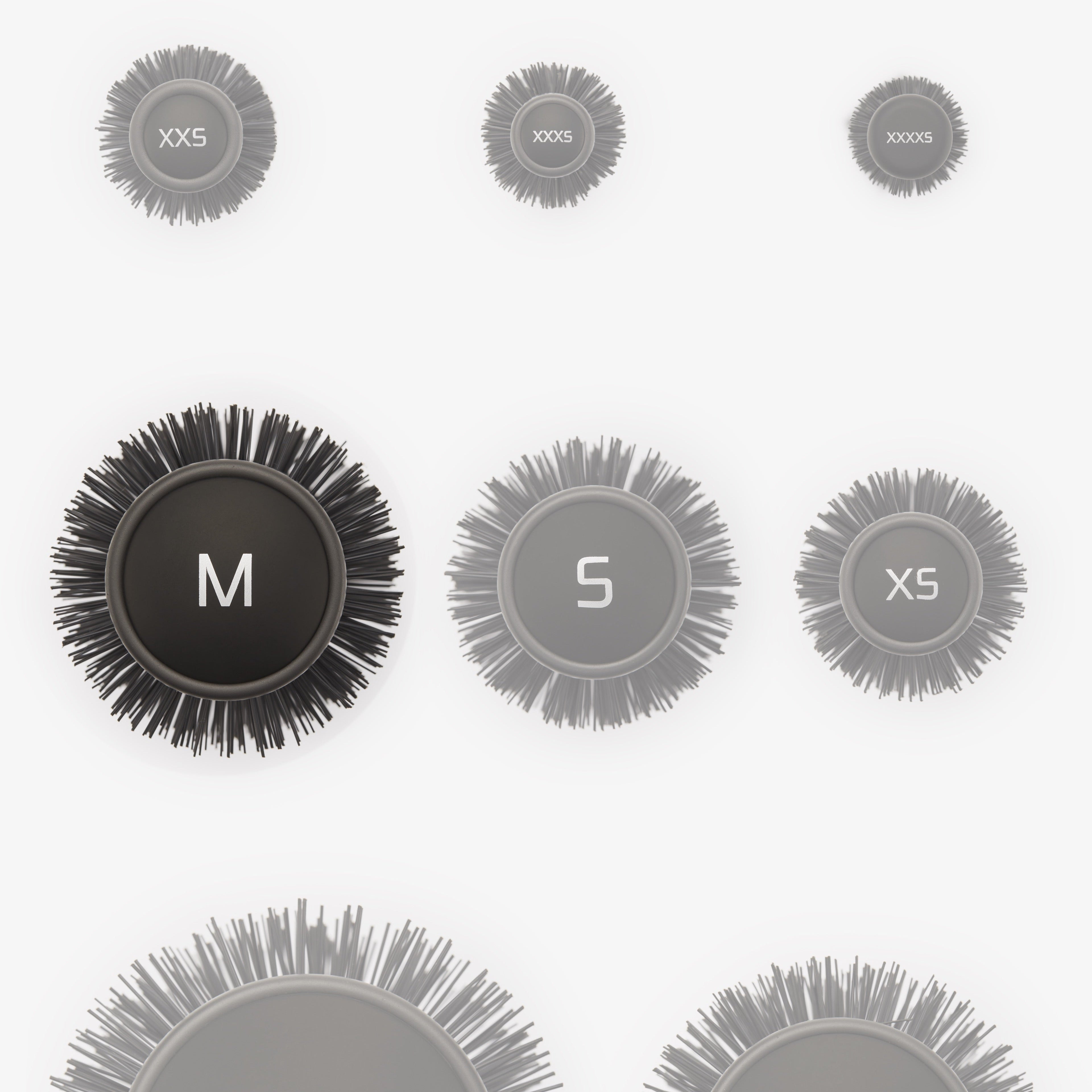 Atelier Graphite Haarbürste in elegantem Schwarz – professionelle Stylingbürste, Rundbürste Größe M Größenvergleich