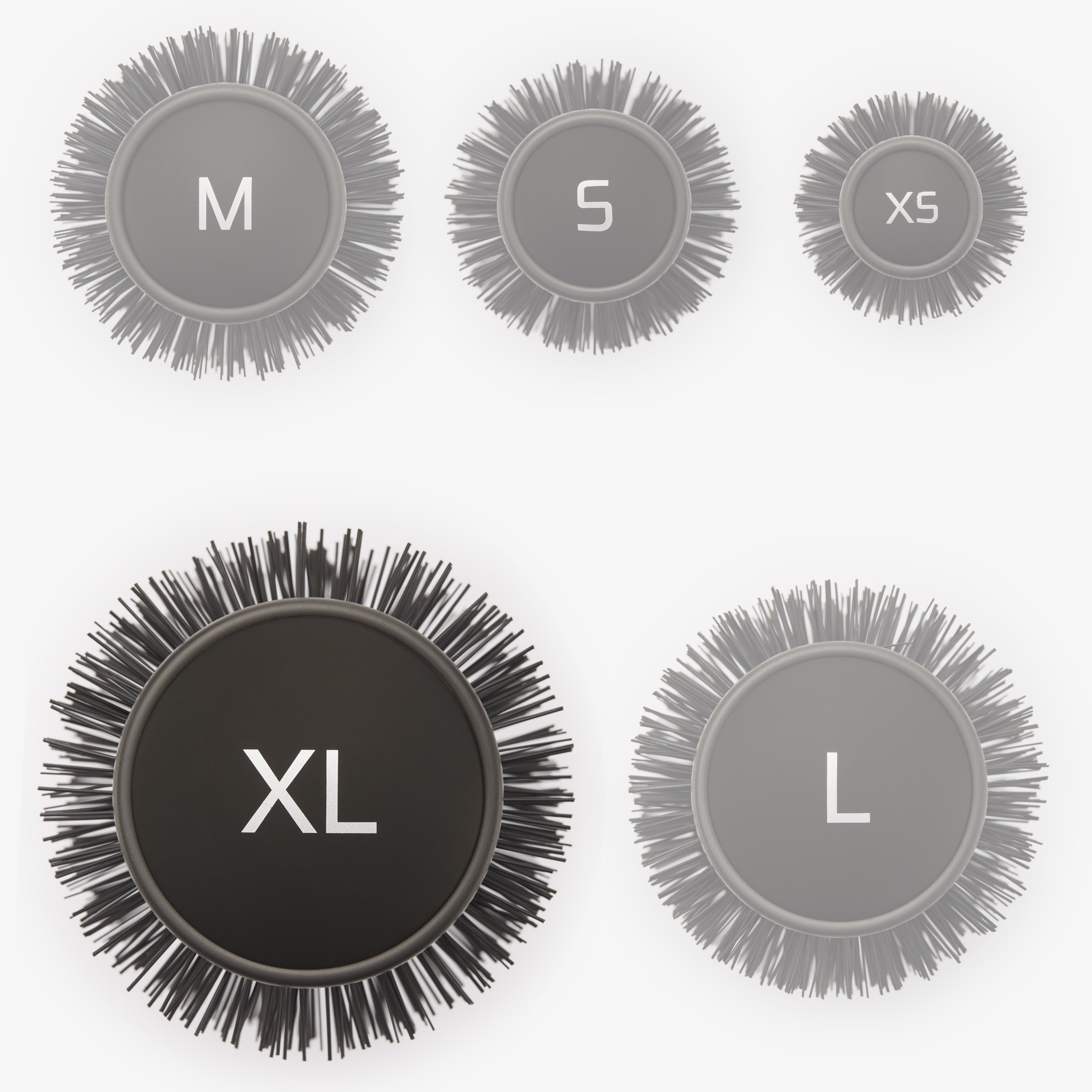 Atelier Graphite Haarbürste in elegantem Schwarz – professionelle Stylingbürste, Rundbürste Größe XL Größenvergleich