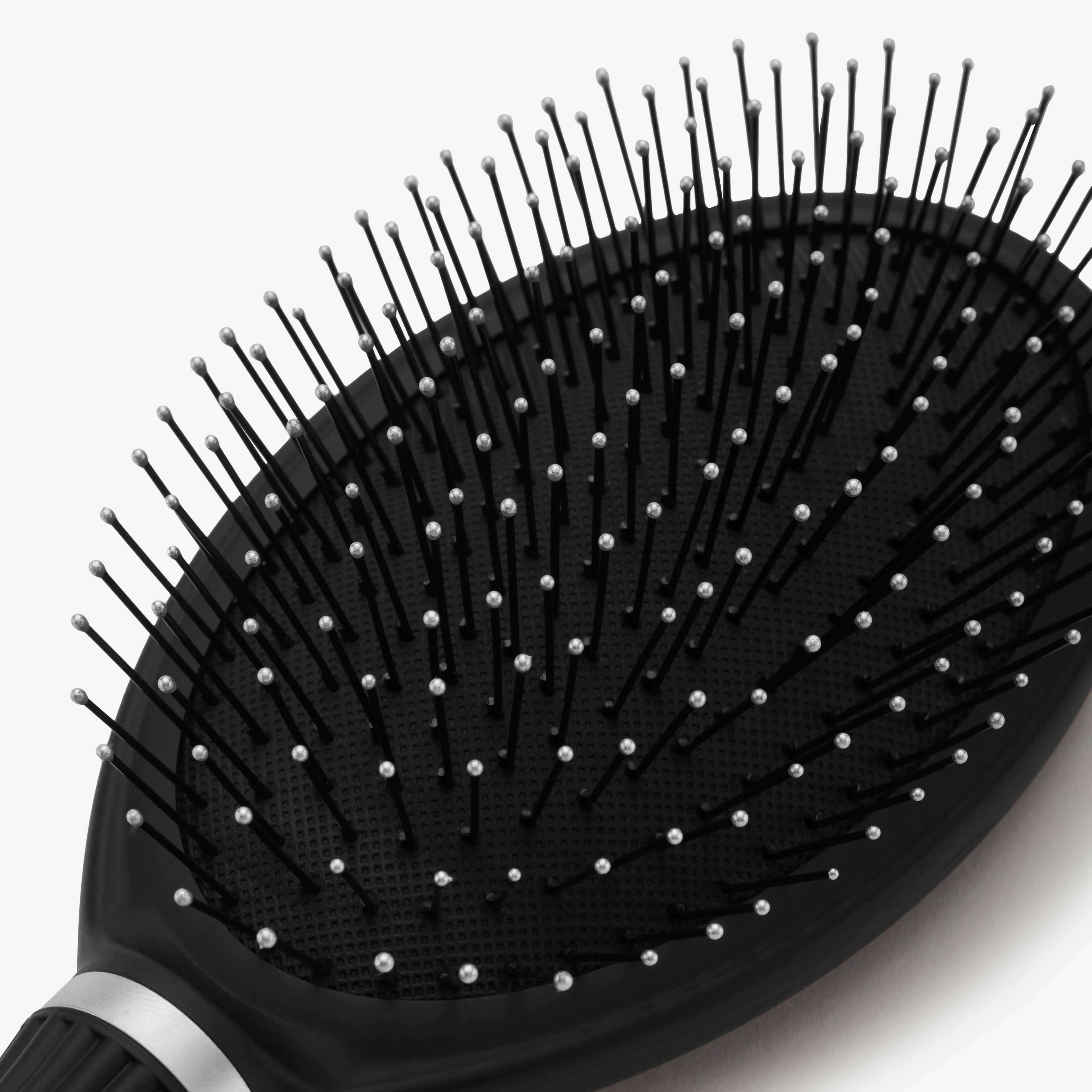 Schwarze Haarbürste von TONDEO Solingen, Auskämmen / Entwirrung des Haares, Styling, Volumen, Feuchtes Haar Entwirren und Bürsten von Extensions und Perücken. antistatische Borsten Detailaufnahme