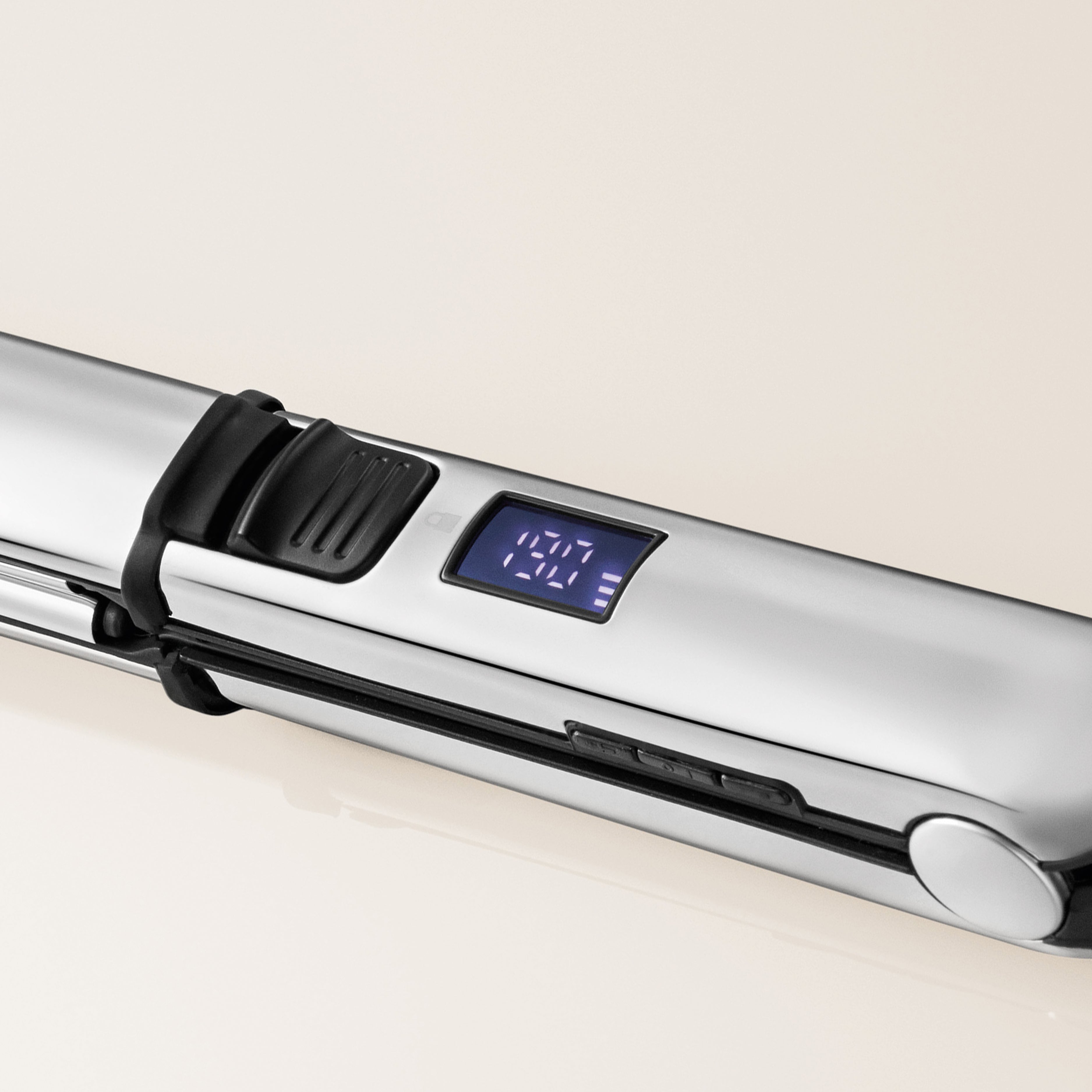 Plancha de pelo brillante con pantalla digital