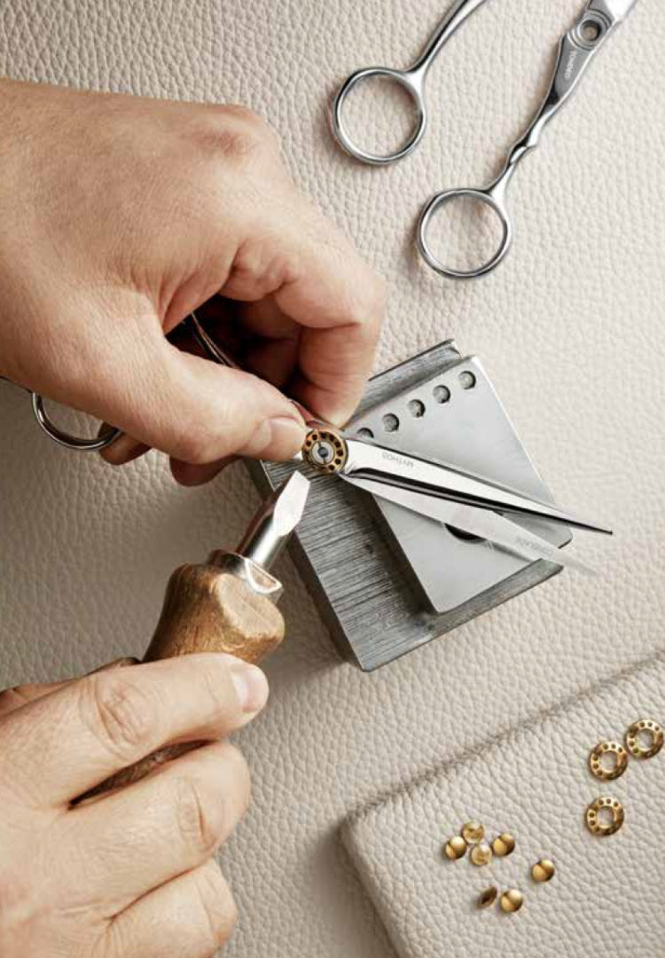 Hand fertigt hochwertige Friseurschere