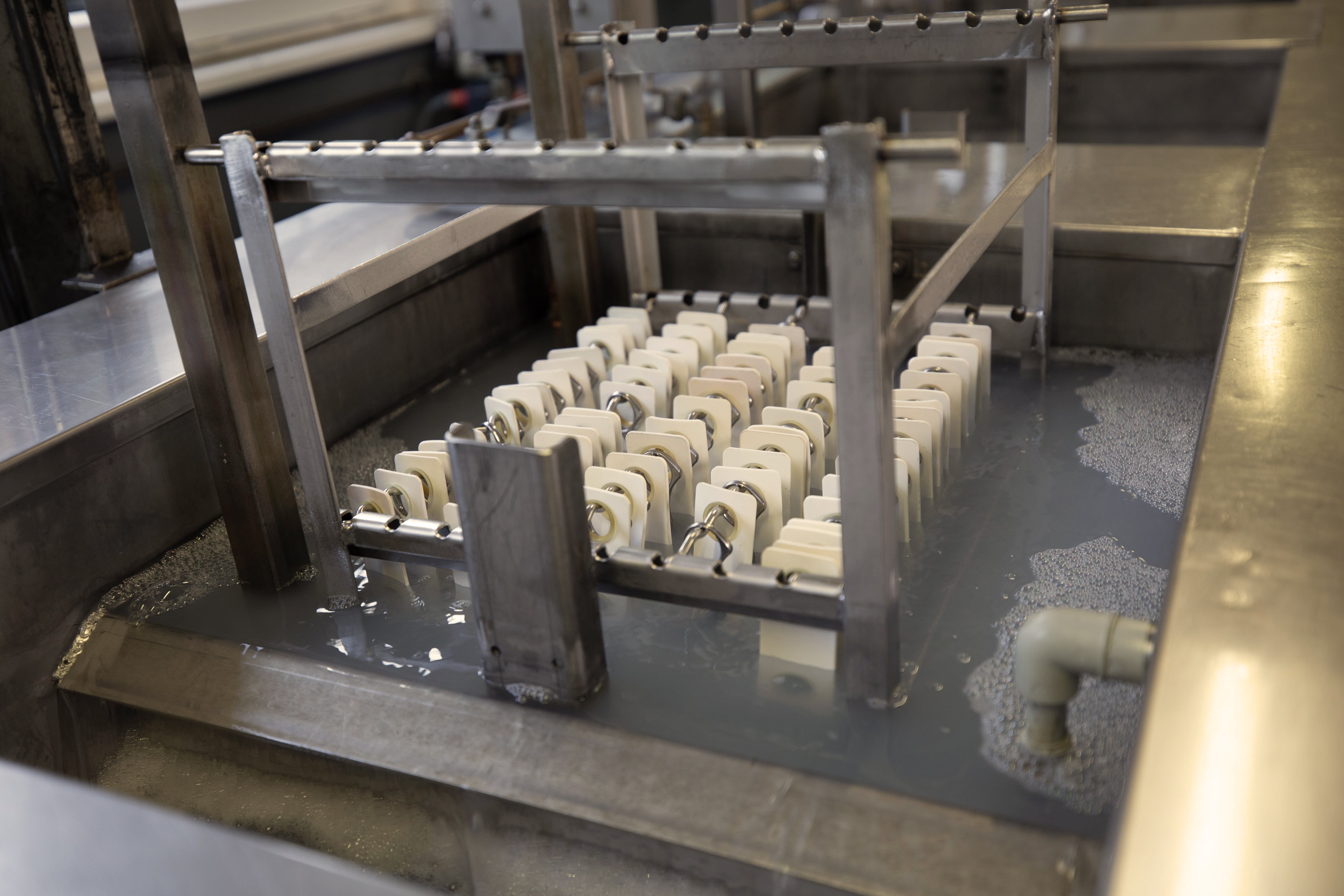 Friseurscheren werden industriell gereinigt