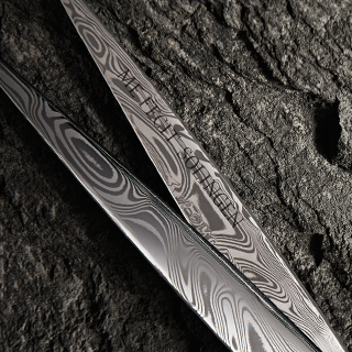 Damaststahl Friseurscheren auf Stein