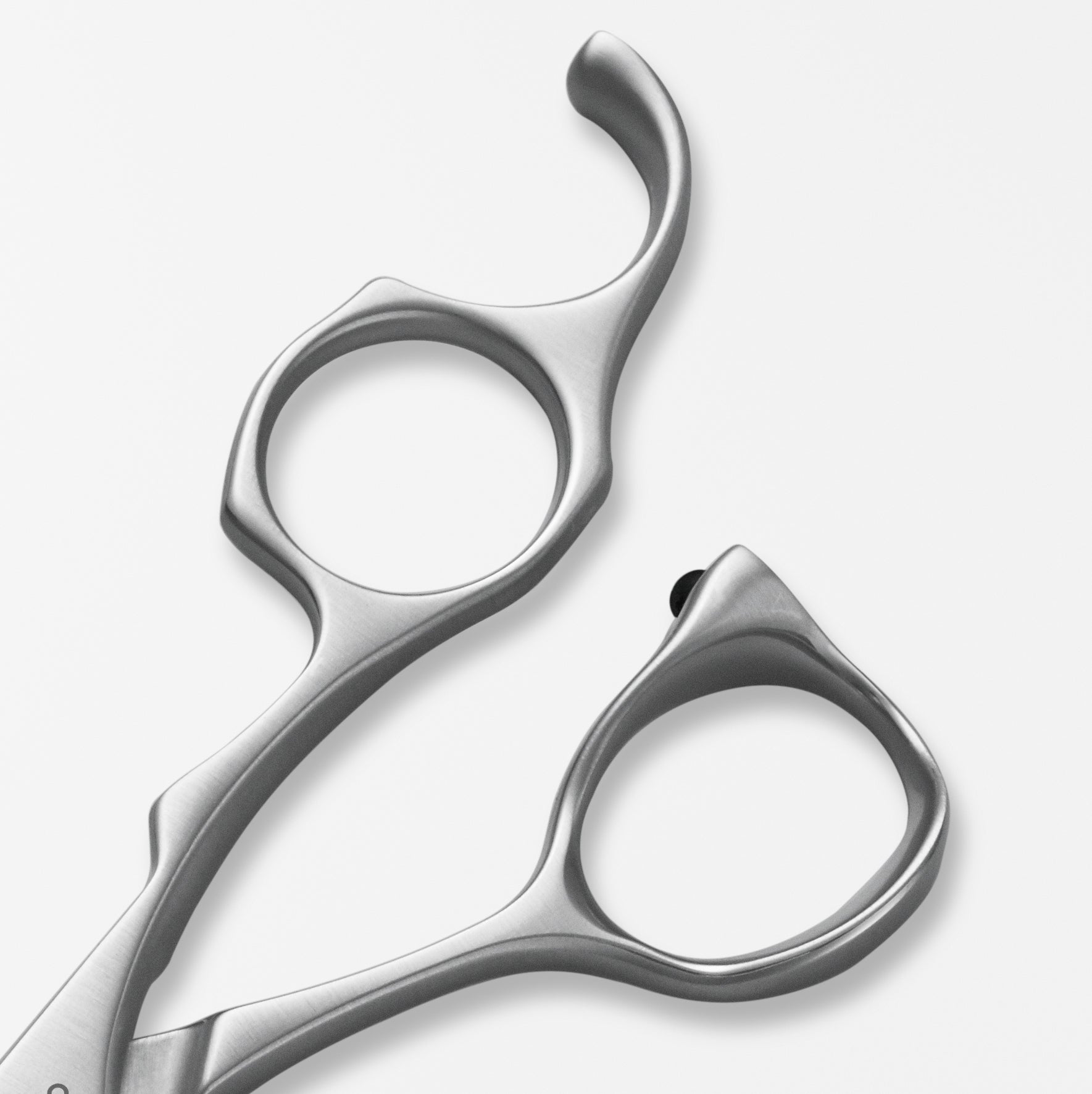 TONDEO Solingen Scimitara Haarschere für Friseure, Made in Solingen, Detailaufnahme Augenringe