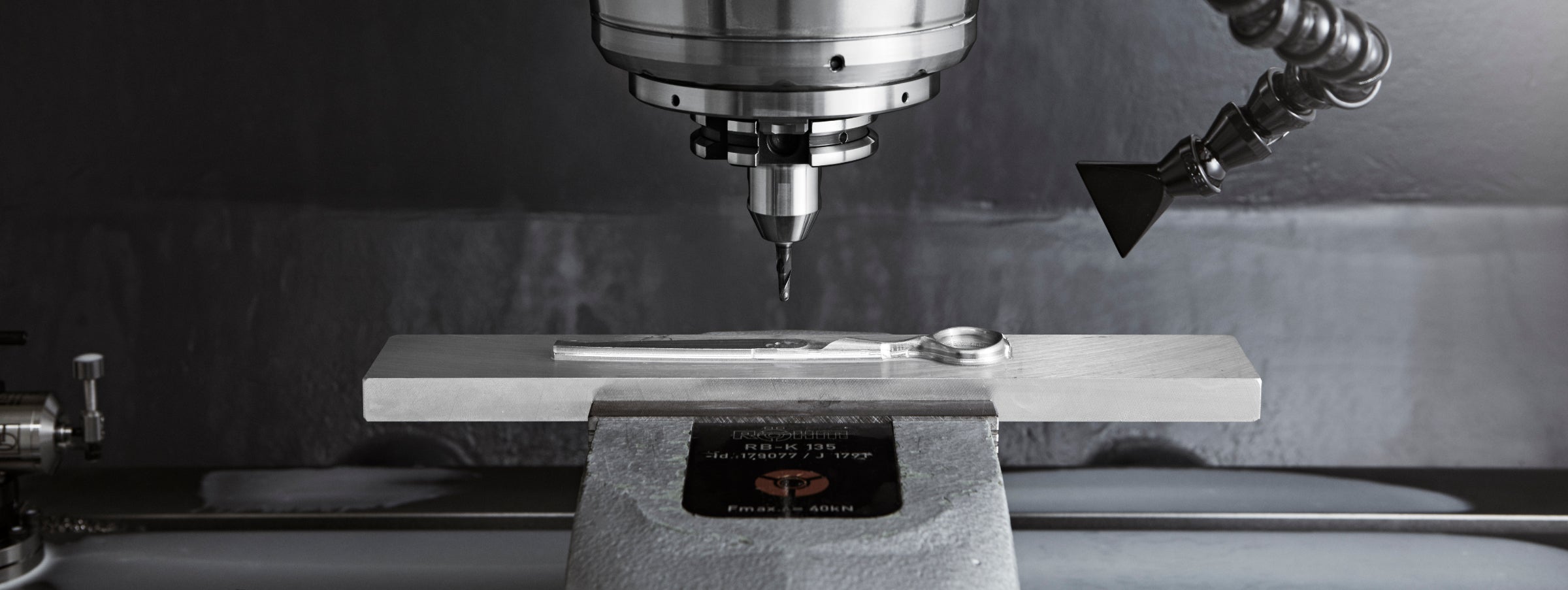 Friseurschere auf Präzisionsmaschine Metall