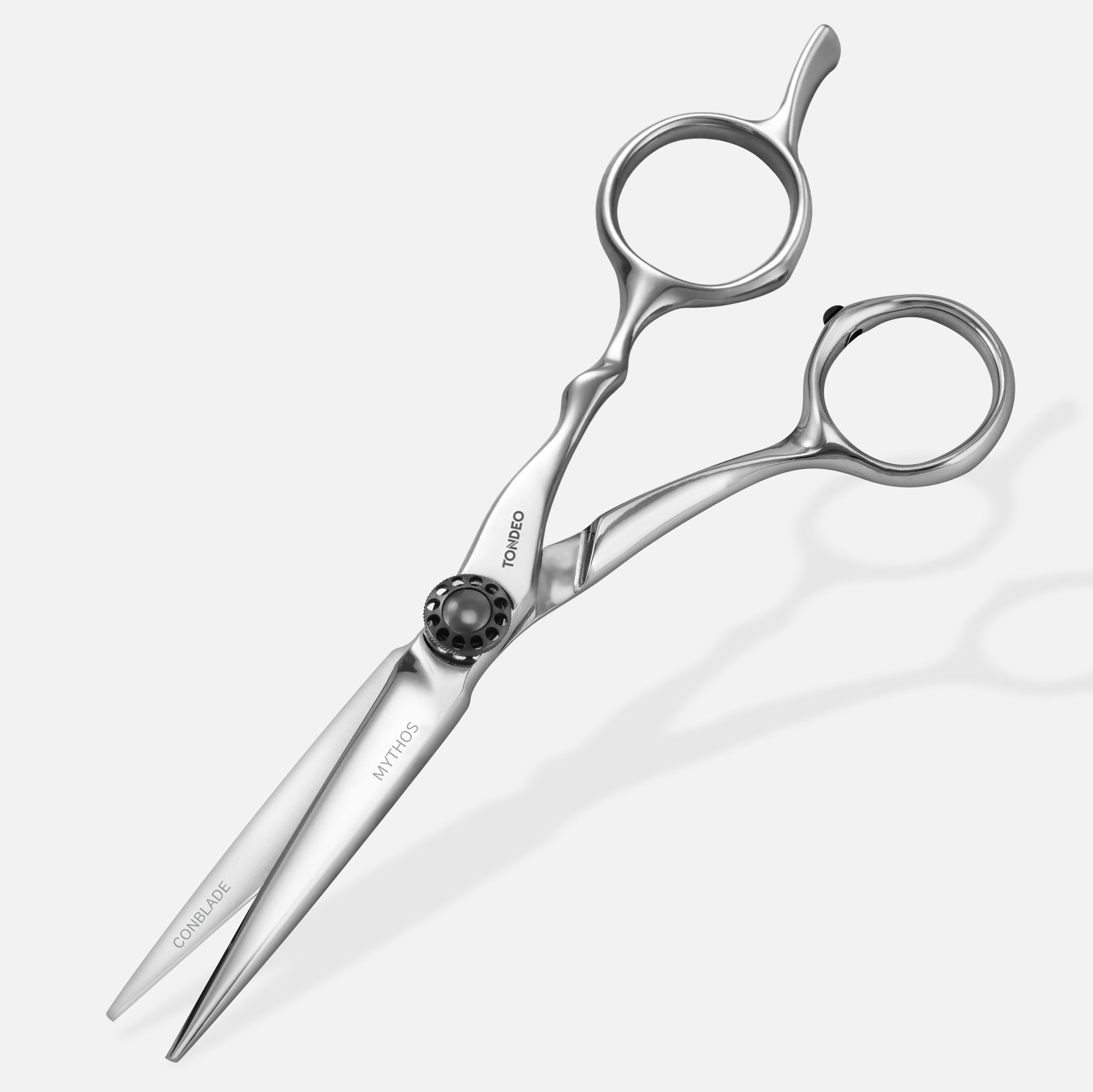 TONDEO MYTHOS Offset 5.5 Haarschneideschere aus hochwertigem Stahl mit ergonomischer Griffgestaltung und schwarzem Schraubensystem.