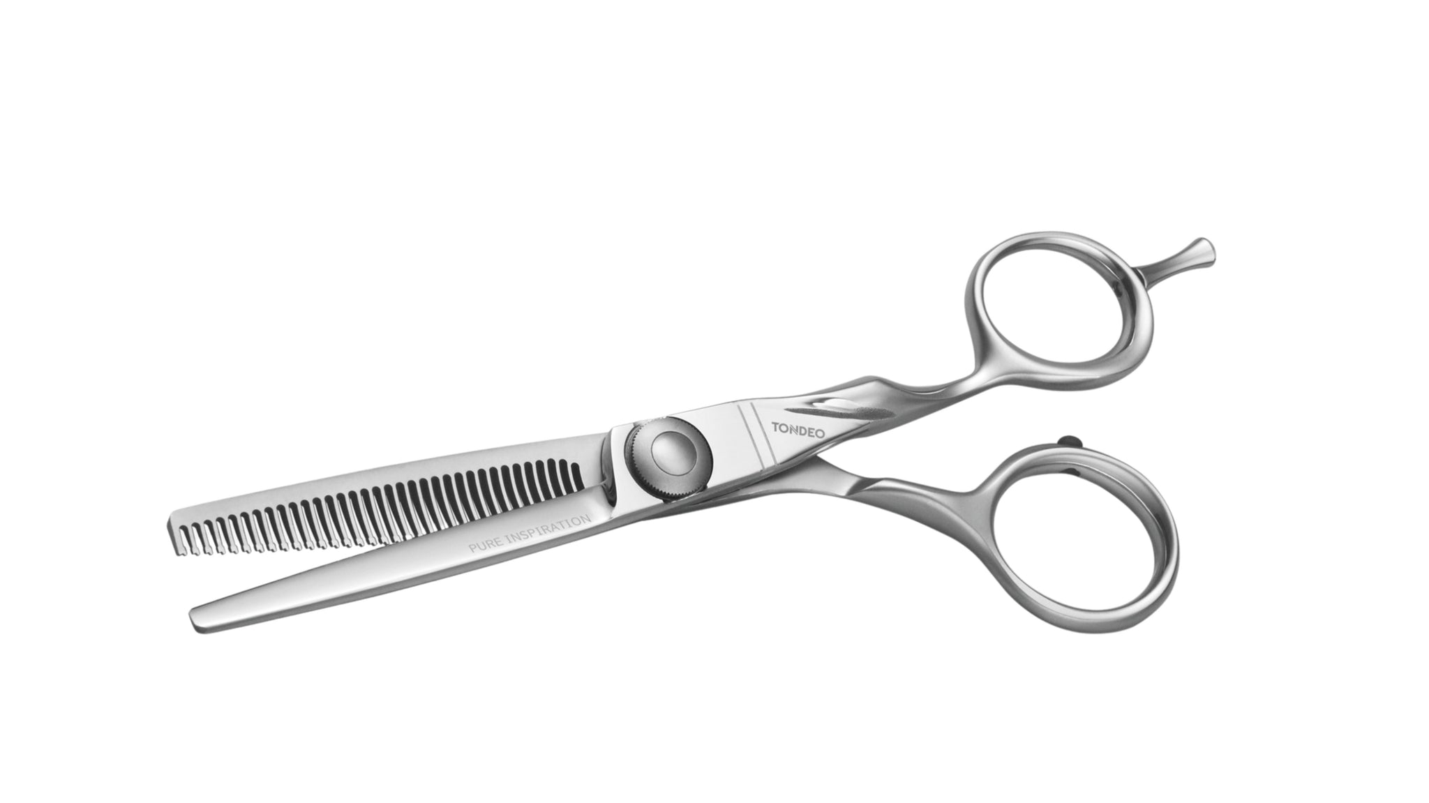 Tijeras de peluquería profesionales de alta calidad fabricadas en acero inoxidable.