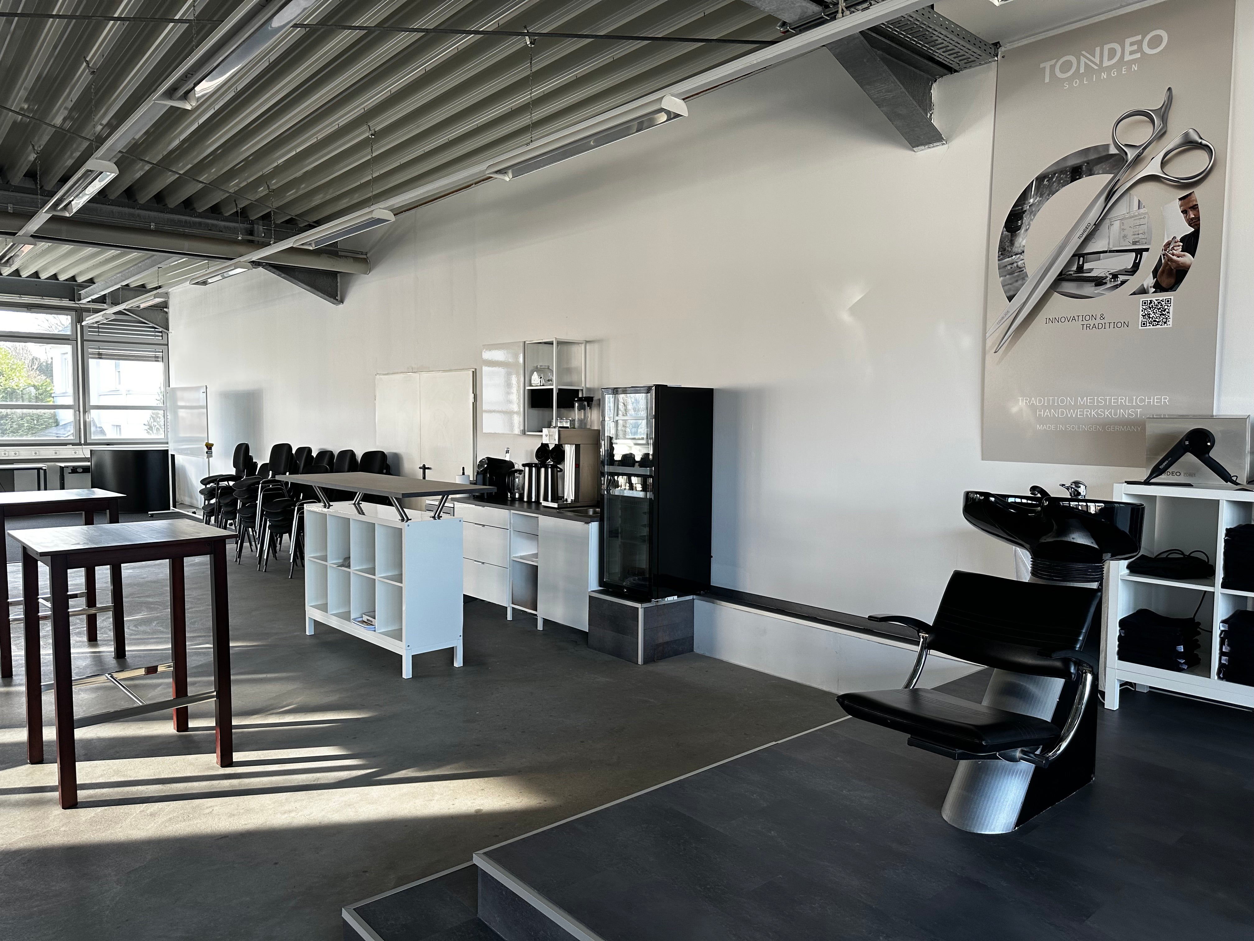 Friseursalon mit Scheren-Poster